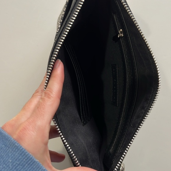 Oliver Bonas Amii Crackle Cross Body Bag - Picture 5 of 5